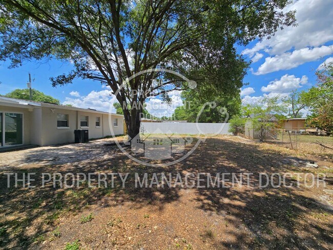 Building Photo - Spacious 4BR Tampa Home | Huge Fenced Backyard & Fresh Updates Throughout