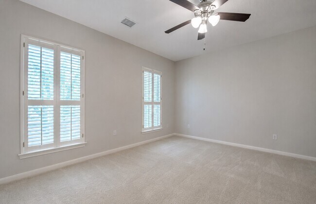 Building Photo - 1303 Red Oak Ct
