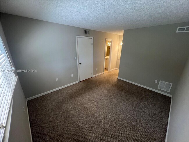 Building Photo - 251 Palm Cir W