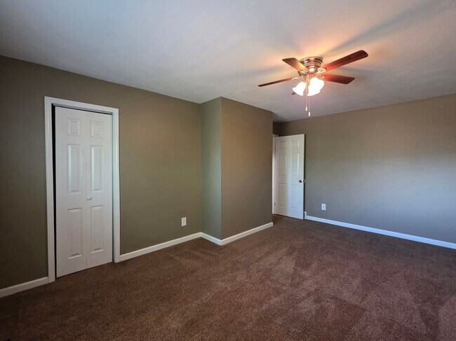 Building Photo - 3 Bedroom 2 Bathroom House With Huge Backy...