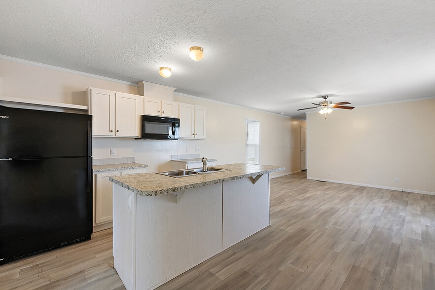 Building Photo - 4418 E Daisy Ln