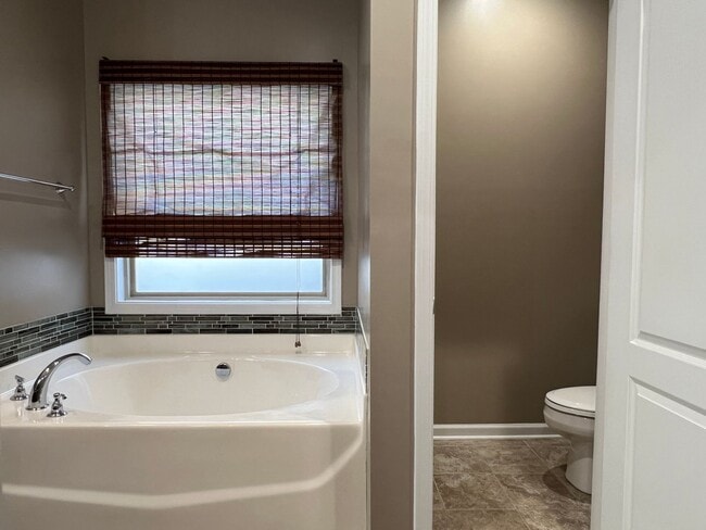 Building Photo - Beautiful Home w/Lots of Extras