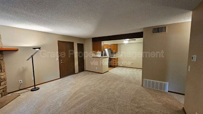 Building Photo - 3335 S Ammons St