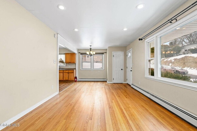 Building Photo - 165 S Pine Ave