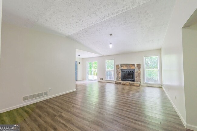 Building Photo - 2100 Whitebluff Way