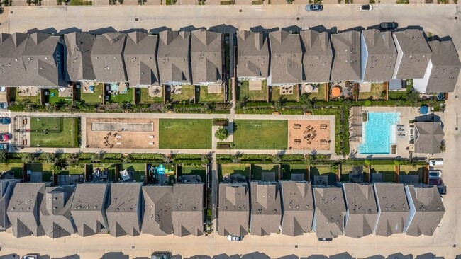 Building Photo - 10919 Brambling Wood Dr