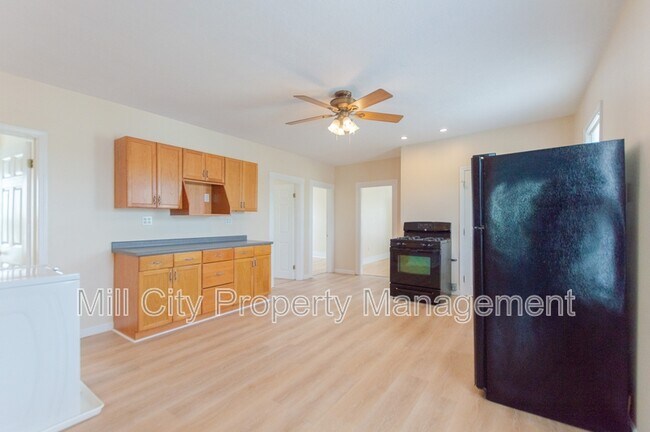 Building Photo - 311 Calef Rd