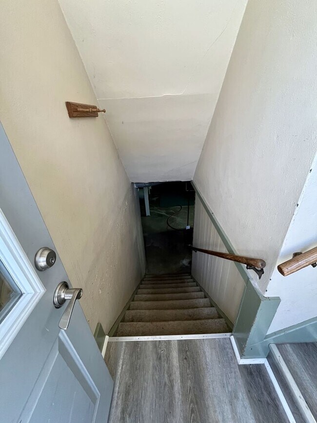 Building Photo - Main St. in Cedar Falls-2bd/1ba House