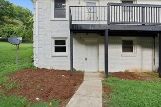 Building Photo - 1709 Golf Club Rd