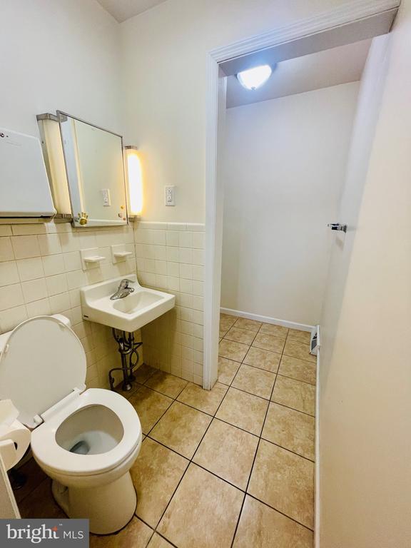 Building Photo - 4124 Lincoln Way E