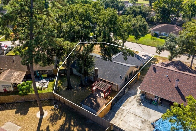 Building Photo - 17522 Huntersglen Cir