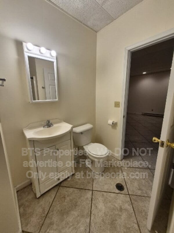 Building Photo - 5917 W Plank Rd