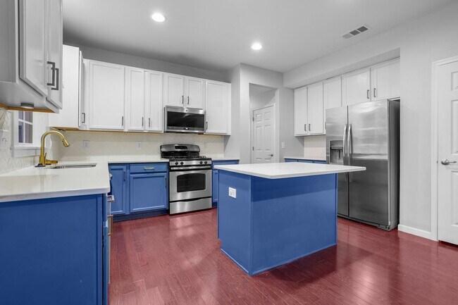 Building Photo - 2040 Towering Oaks Drive