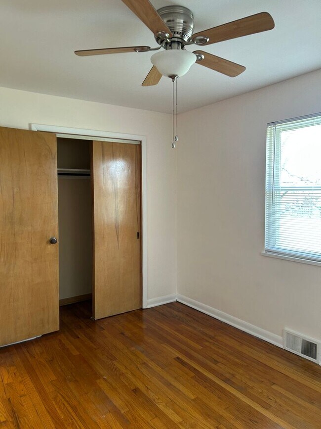 Building Photo - Brick Ranch for Rent in Highland  HTS close to the freeway