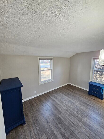 Building Photo - 118 S Kenmore Dr
