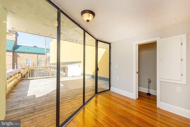 Building Photo - 7 N Loudoun St