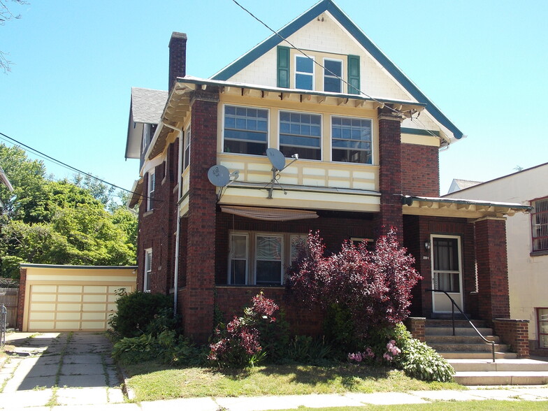 Primary Photo - 819 Cherry St