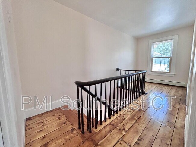 Building Photo - 32 Starr St