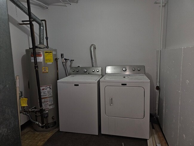 Building Photo - 3 Bedroom Raised Ranch Duplex with Garage Space