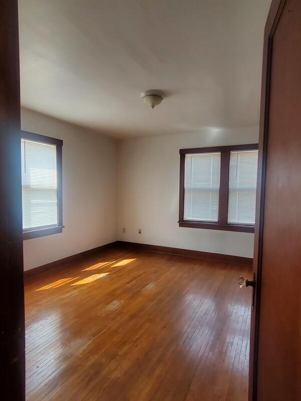 Building Photo - 14 W 16th Ave