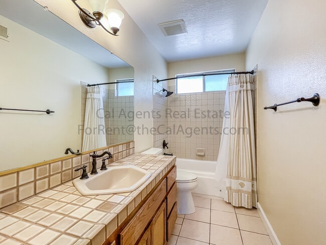 Building Photo - 3600 Siskiyou Ct
