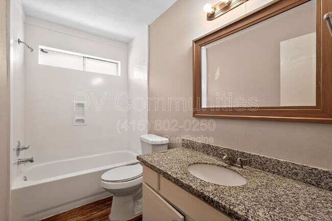 Building Photo - 15707 Lone Tree Dr