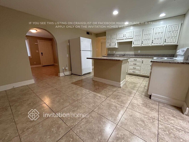 Building Photo - 15218 N 38th St