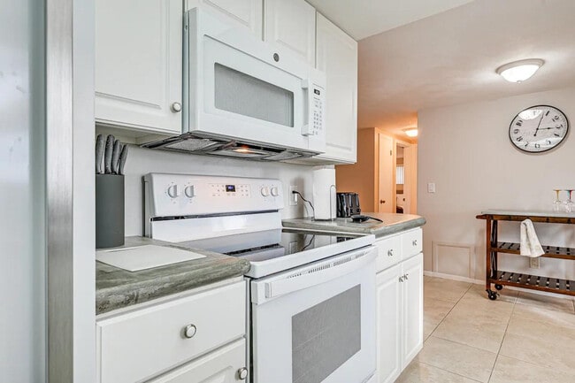 Building Photo - 7536 Topay Ln