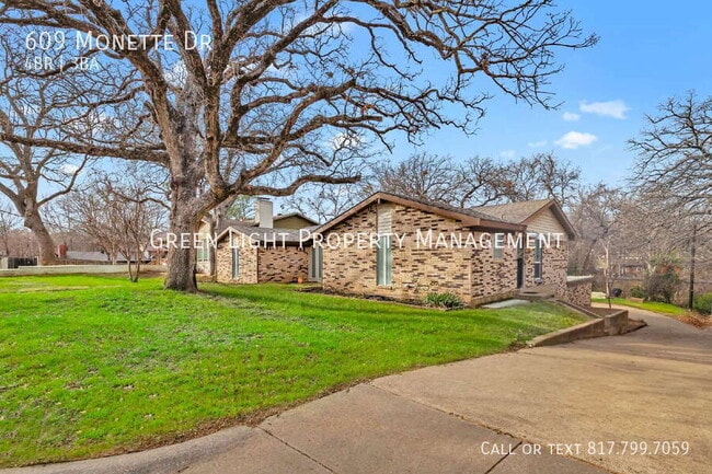 Building Photo - 609 Monette Dr