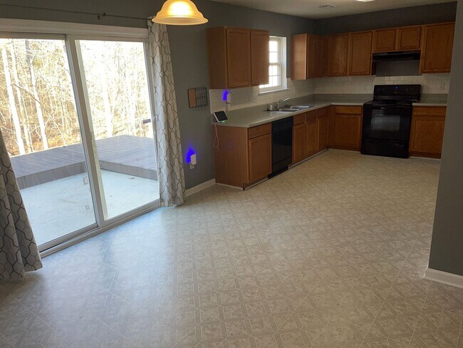 Building Photo - Move In Special On Beautiful 3 Bedroom Home!