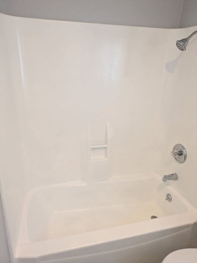 Building Photo - Great 1br 1ba in Vallejo with Patio Commun...