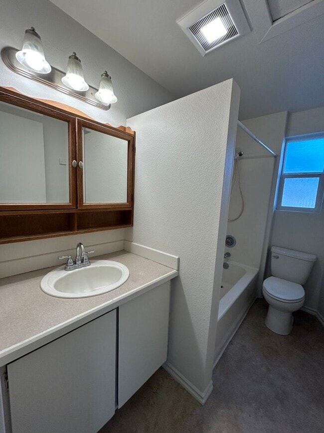 Building Photo - Relaxed Living in West Ellensburg