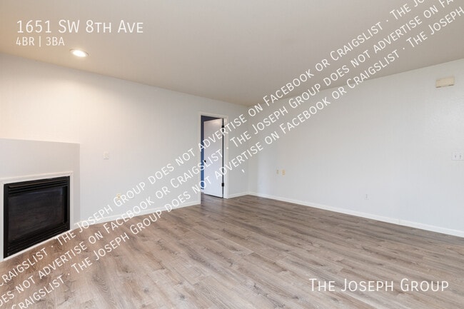 Building Photo - 1651 SW 8th Ave