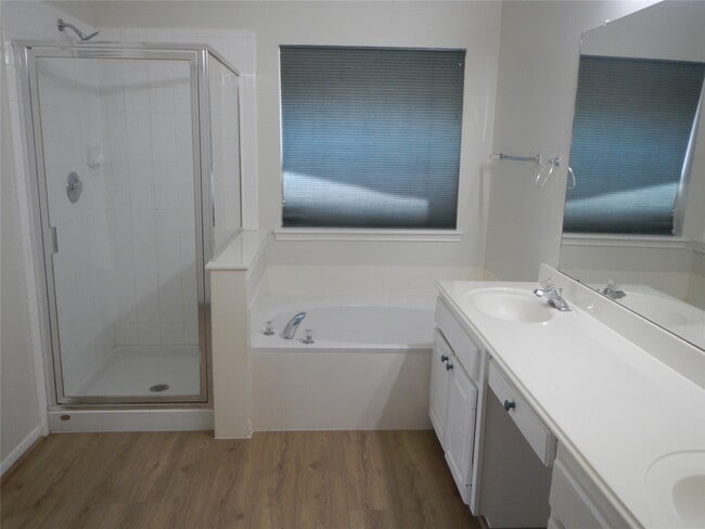 Building Photo - 1203 Foxland Chase St