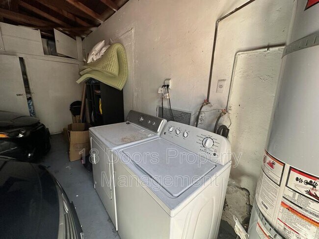 Building Photo - 6350 Mesita Dr