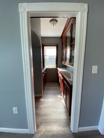 Building Photo - 294 Douglas Ave