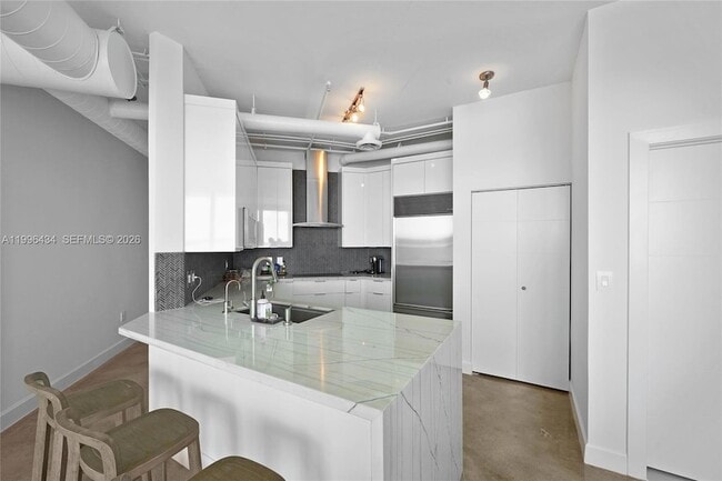 Building Photo - 700 NE 25th St