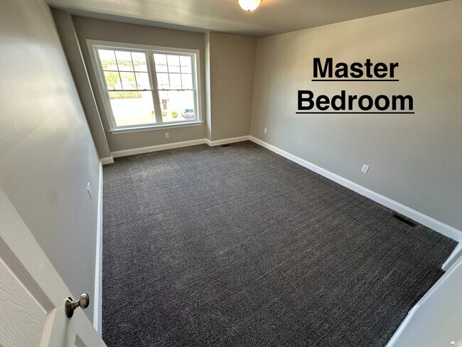 Building Photo - 450 Smokering Dr