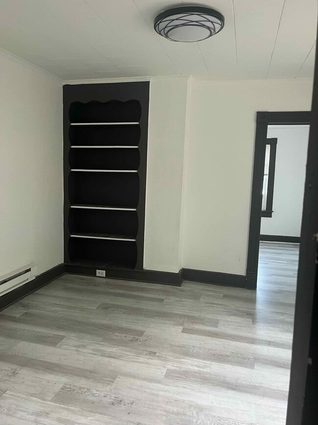 Building Photo - 633 S Blakely St