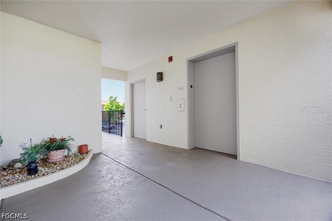 Building Photo - 16200 Bay Pointe Blvd