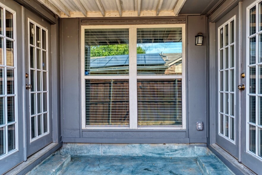 Building Photo - 6028 Dooley Dr