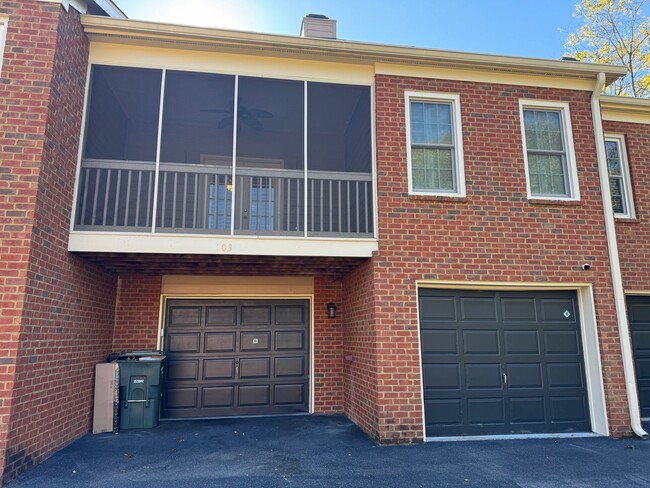 Building Photo - 2BR Bellevue Townhome