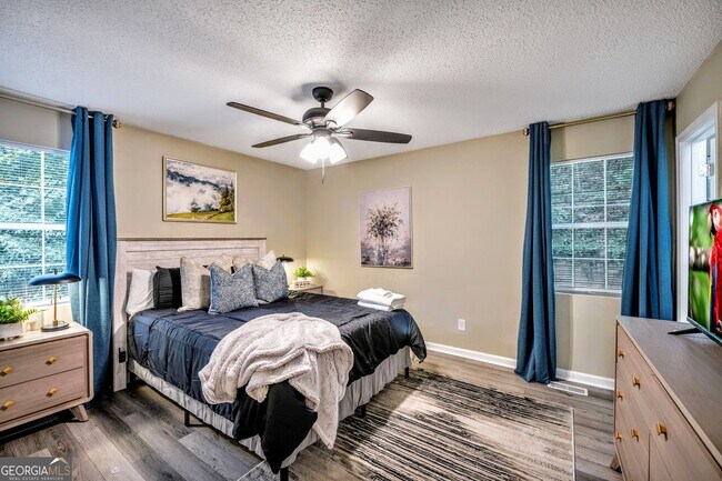 Building Photo - 8008 Clearview Cir