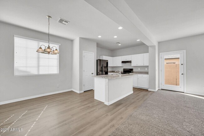 Building Photo - 935 E Agua Fria Ln