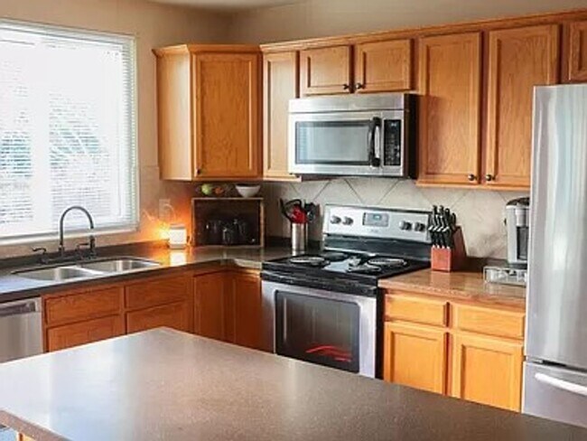Building Photo - 710 Riverview Ln
