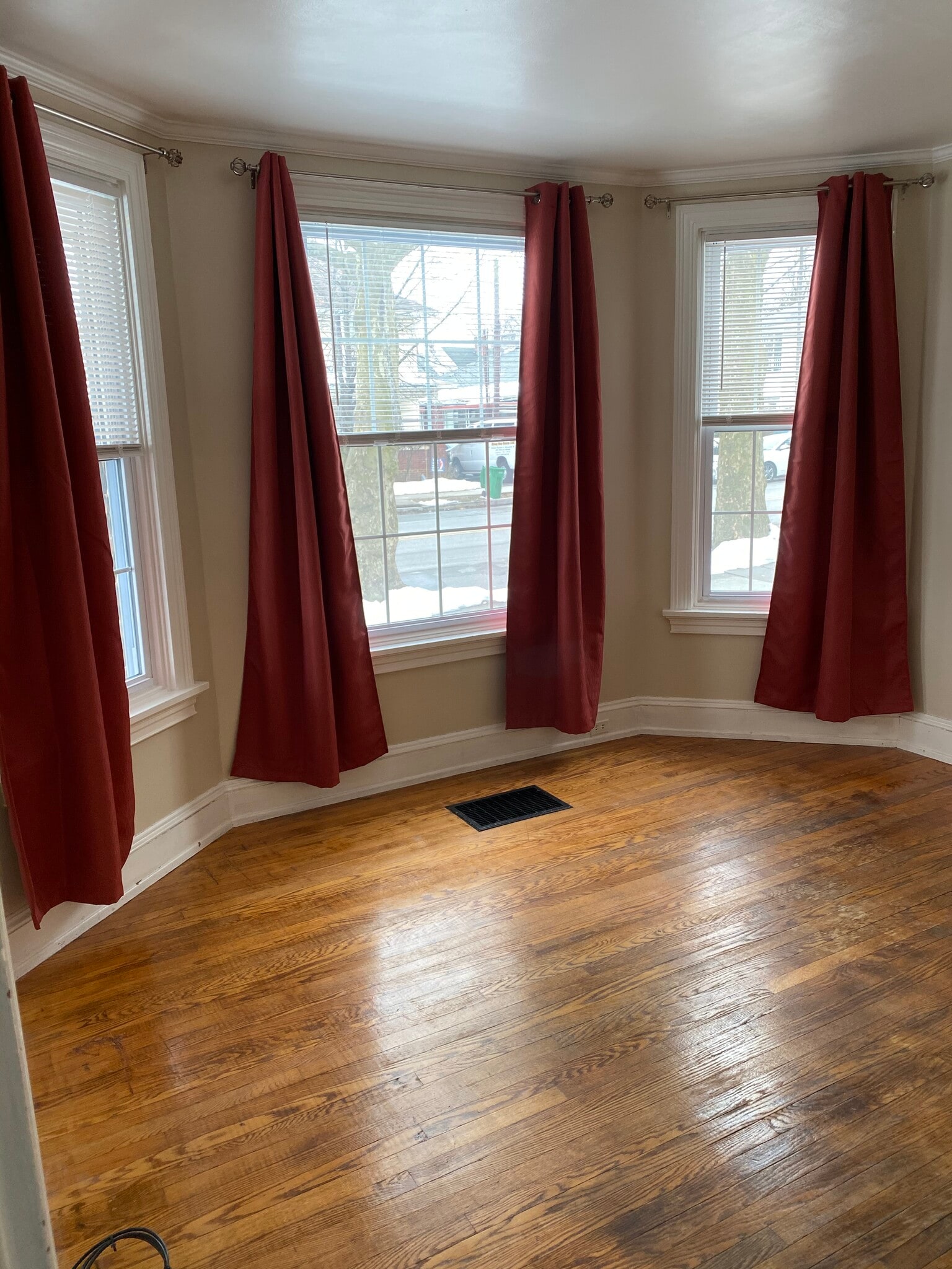 Living room - 658 N Hanover Street