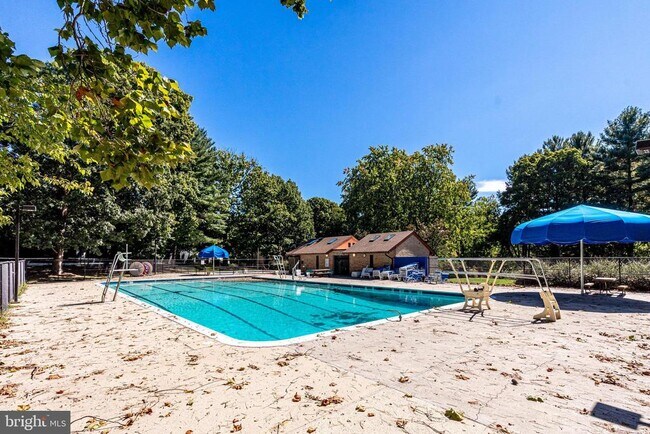 Building Photo - 2186 Golf Course Dr