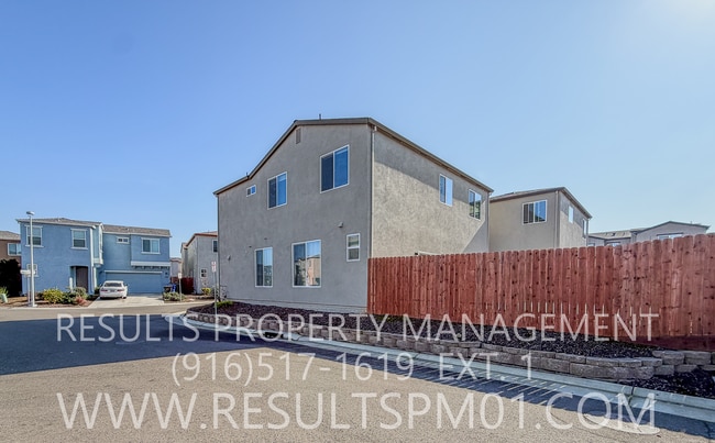 Building Photo - Stunning 4 Bedroom Home in Winding Meadow Village