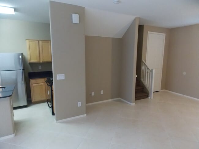 Building Photo - Recently Remodeled 3 bed/2.5 Bath with Washer/Dryer
