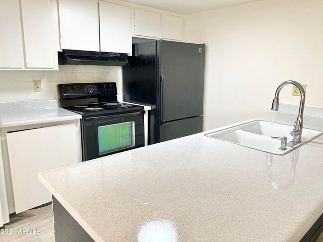 Building Photo - 8529 E Portland St